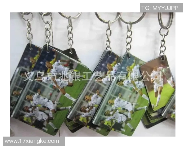 足球明星卡通钥匙扣创意设计让你的生活充满活力与乐趣